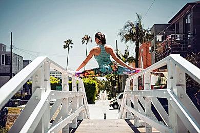 《绯红结系》首批媒体评分出炉 获得外媒一致好评